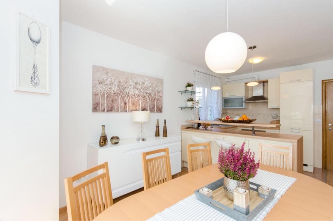 Dalmatian Village Charm - Spacious Villa With Pool Near Trogir Primorski Dolac المظهر الخارجي الصورة