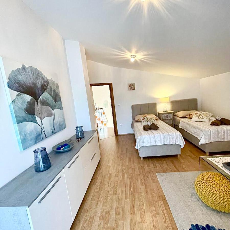 Dalmatian Village Charm - Spacious Villa With Pool Near Trogir Primorski Dolac المظهر الخارجي الصورة