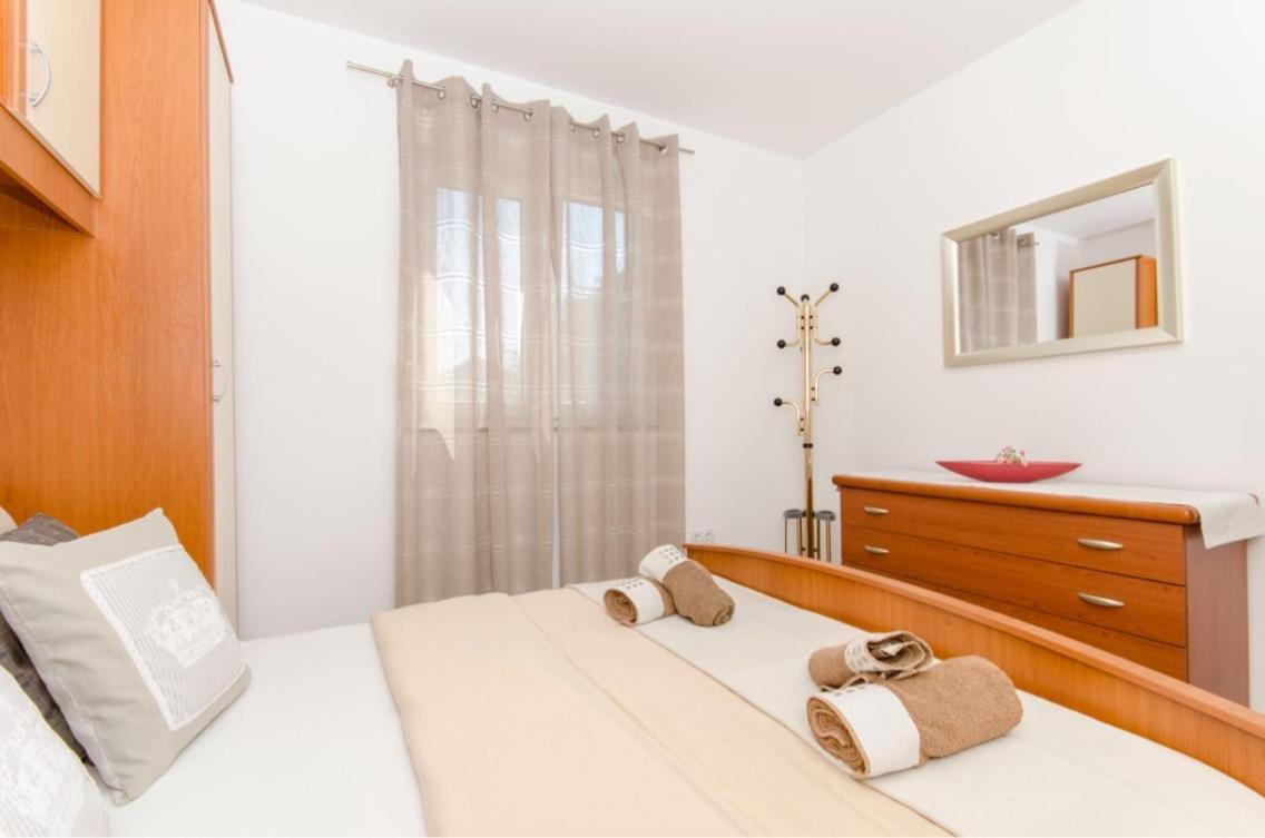 Dalmatian Village Charm - Spacious Villa With Pool Near Trogir Primorski Dolac المظهر الخارجي الصورة
