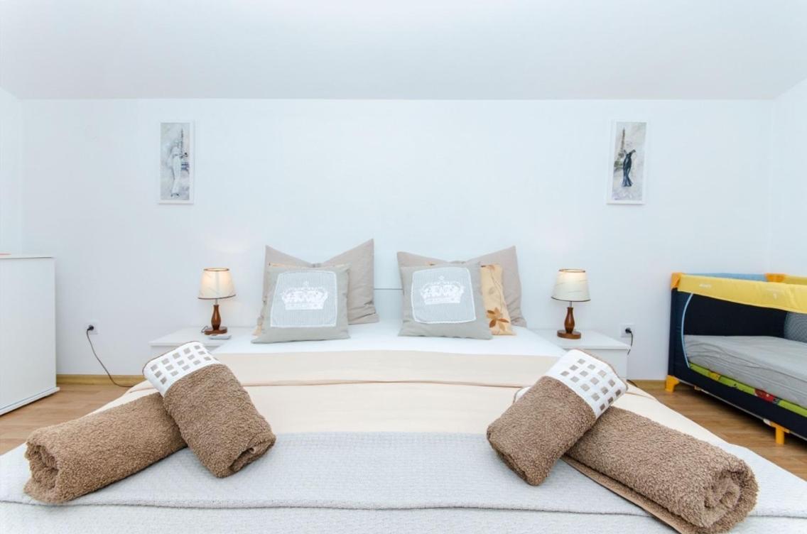 Dalmatian Village Charm - Spacious Villa With Pool Near Trogir Primorski Dolac المظهر الخارجي الصورة