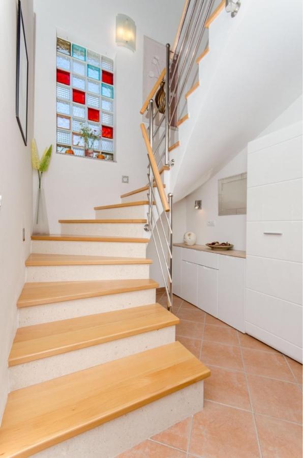 Dalmatian Village Charm - Spacious Villa With Pool Near Trogir Primorski Dolac المظهر الخارجي الصورة