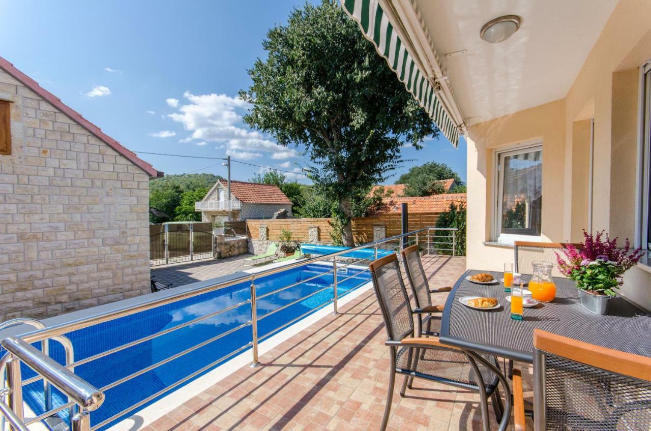 Dalmatian Village Charm - Spacious Villa With Pool Near Trogir Primorski Dolac المظهر الخارجي الصورة