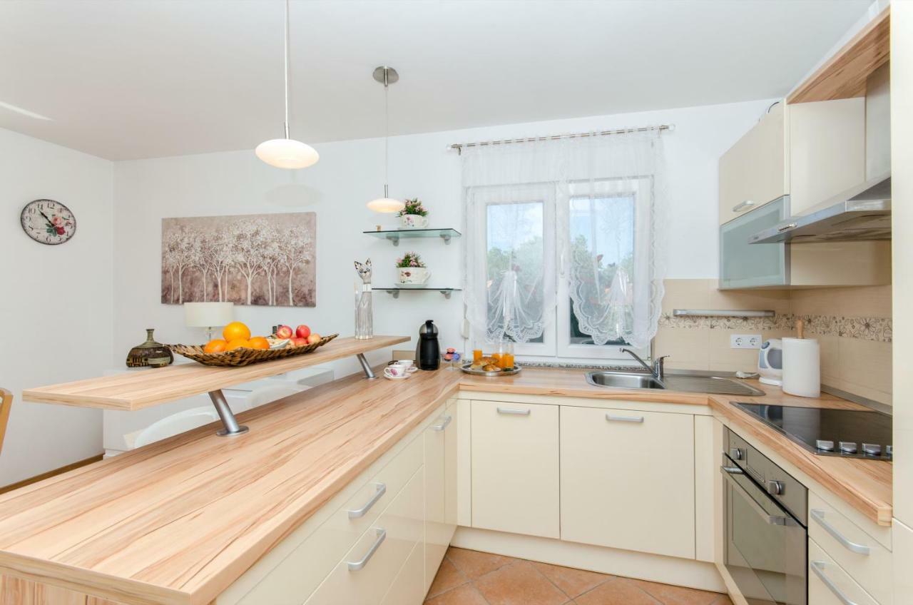 Dalmatian Village Charm - Spacious Villa With Pool Near Trogir Primorski Dolac المظهر الخارجي الصورة