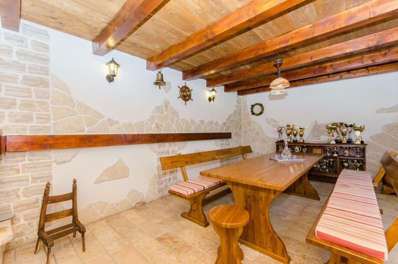 Dalmatian Village Charm - Spacious Villa With Pool Near Trogir Primorski Dolac المظهر الخارجي الصورة