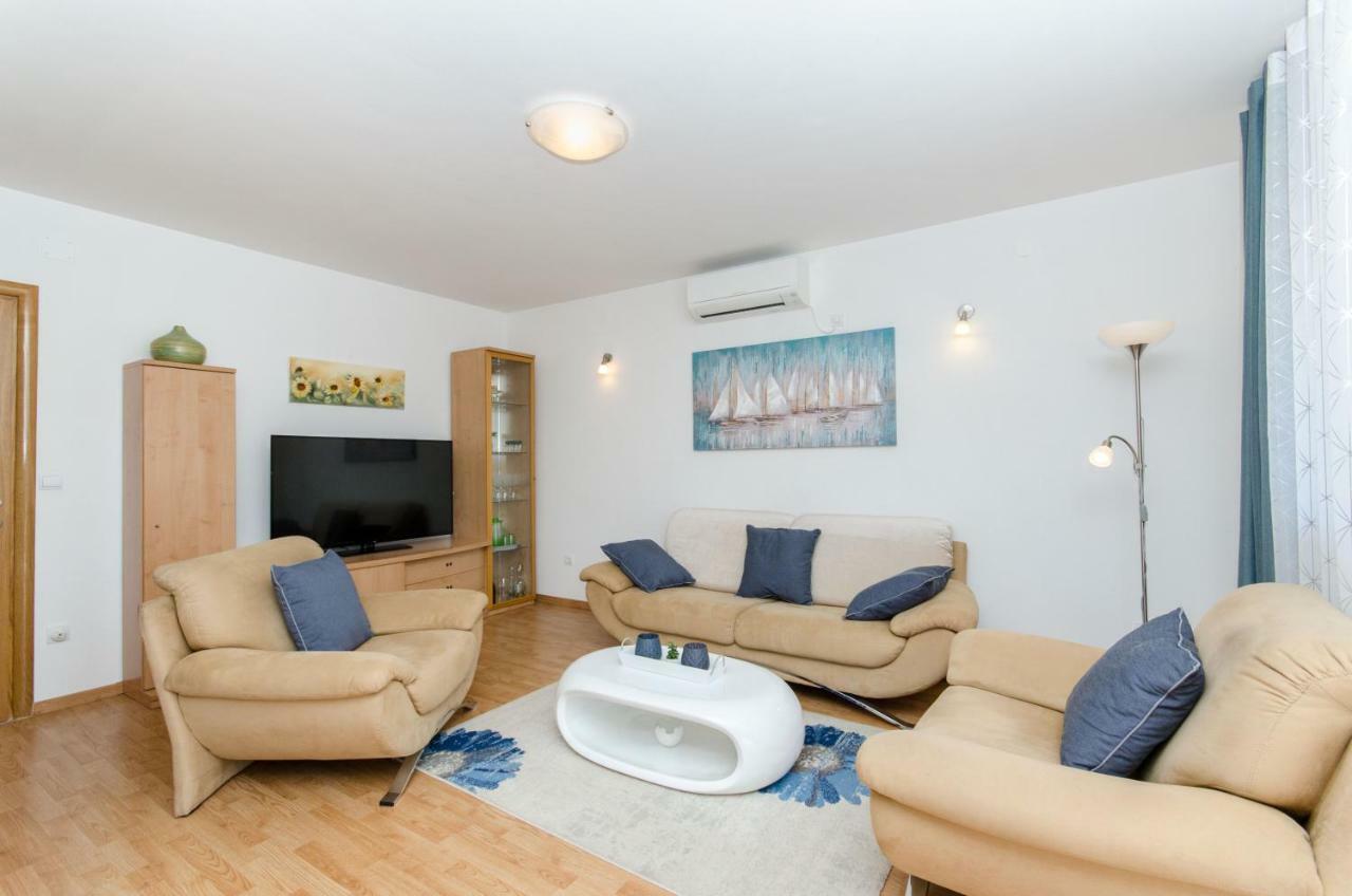 Dalmatian Village Charm - Spacious Villa With Pool Near Trogir Primorski Dolac المظهر الخارجي الصورة
