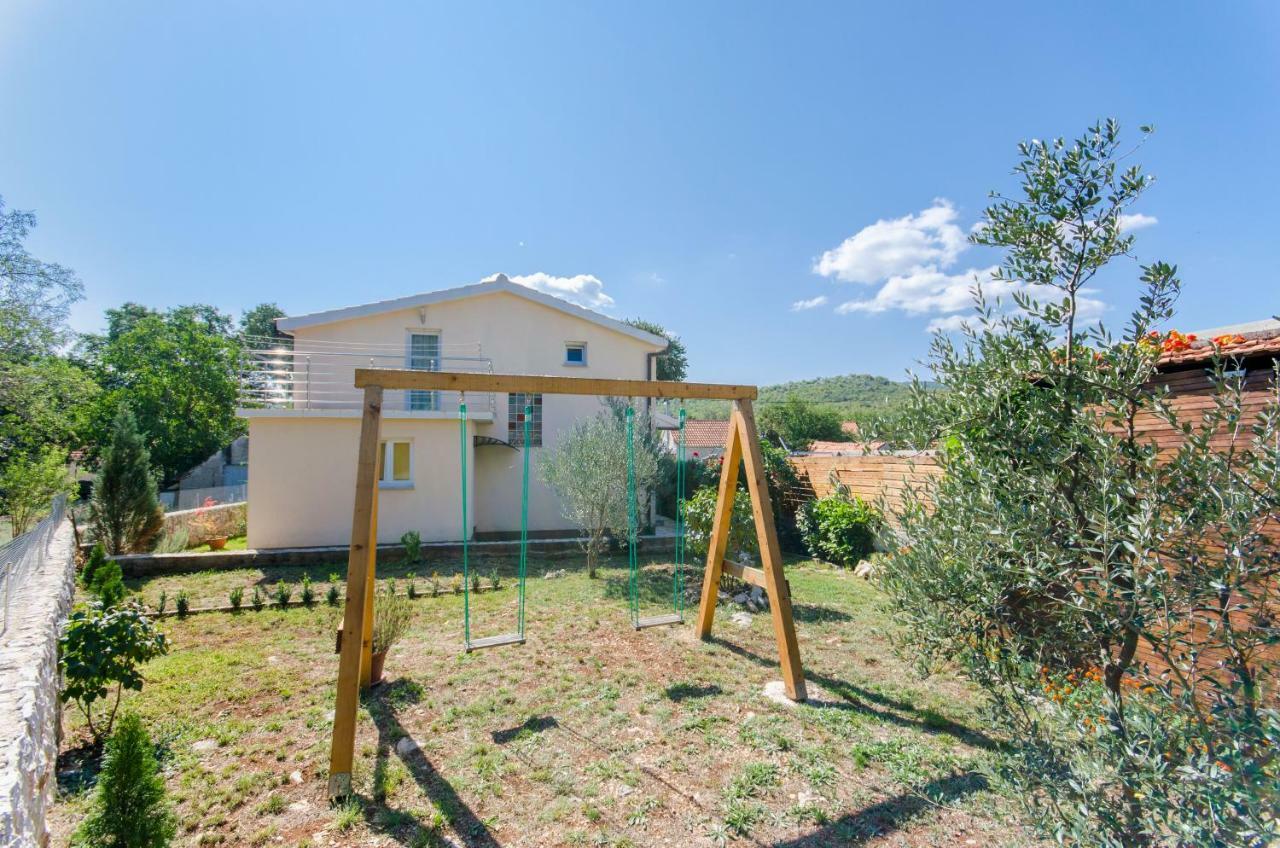 Dalmatian Village Charm - Spacious Villa With Pool Near Trogir Primorski Dolac المظهر الخارجي الصورة