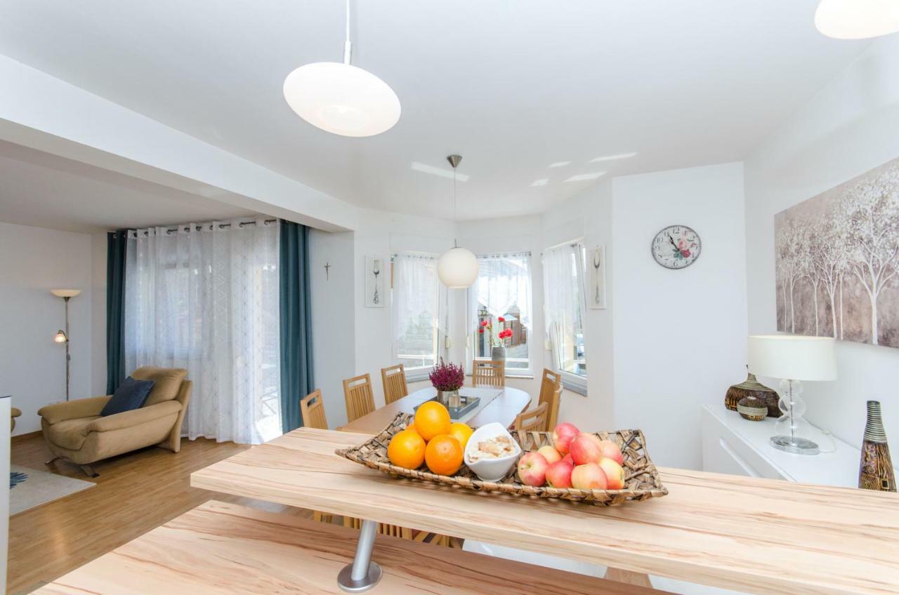 Dalmatian Village Charm - Spacious Villa With Pool Near Trogir Primorski Dolac المظهر الخارجي الصورة