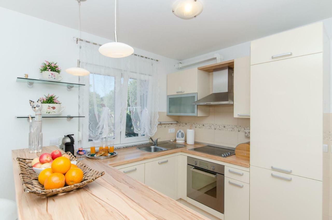Dalmatian Village Charm - Spacious Villa With Pool Near Trogir Primorski Dolac المظهر الخارجي الصورة